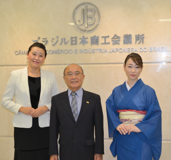 「ひなまつり」イベントの紹介にコッペデ氏と内村氏が会議所を訪問