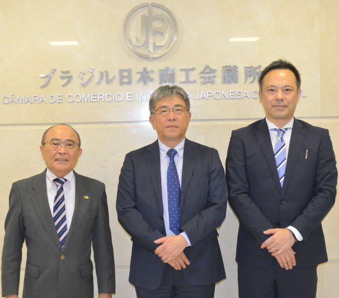 テルモブラジルの赤松泰社長と後任の矢野成斗吏社長が訪問