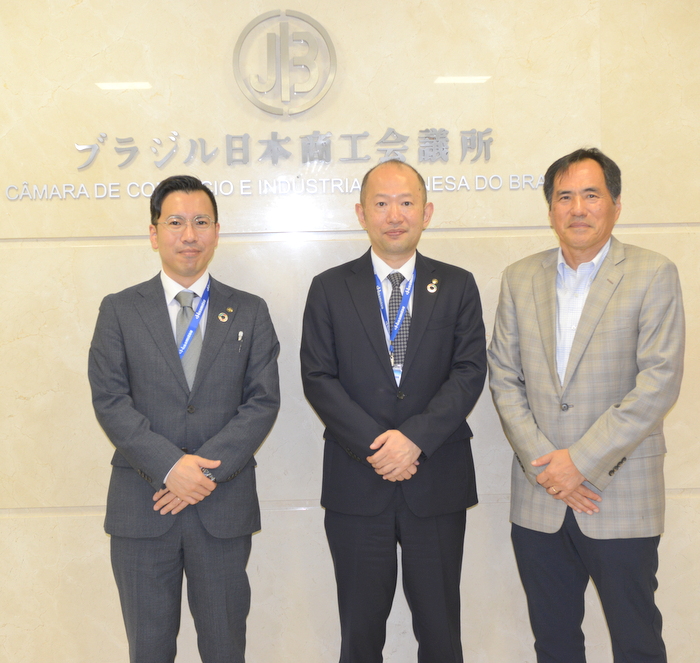 ブラジル久光製薬の平松太郎社長と後任の荒木淳社長が訪問