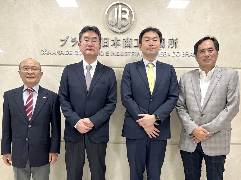 中南米総支配人(兼)伊藤忠ブラジル会社の秋葉浩社長と後任の山口 久和社長が訪問