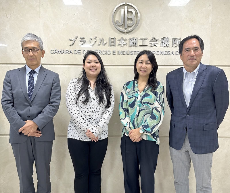 ピニェイロ・ネット弁護士事務所の大野友香弁護士とFundação Getulio Vargas大学のEdson Kenji Kondo教授が訪問