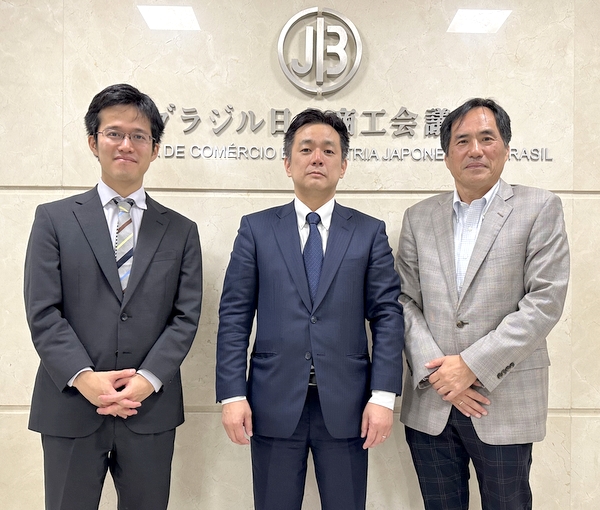 独立行政法人日本貿易保険（NEXI）の渡邉宏和ディレクターと相沢求宙ディレクターが訪問