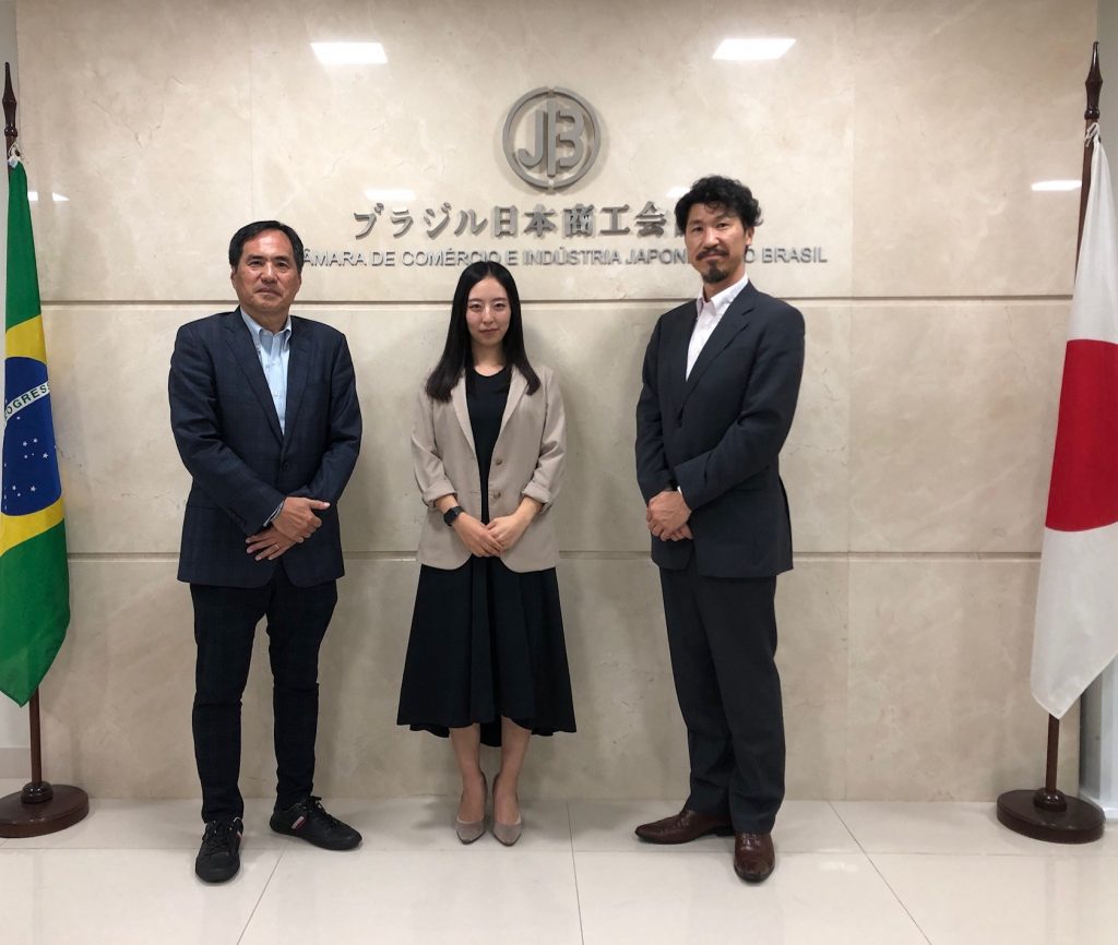 在サンパウロ日本国総領事館の宍戸孝志領事及び窪田里帆副領事が訪問