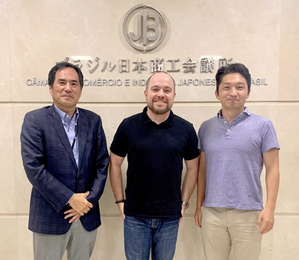 Dentsu Latin AmericaのLeo Sakamoto国際アカウント担当ディレクターとDentsu Creative BrasilのTiago Limaビジネスエグゼクティブディレクターが訪問