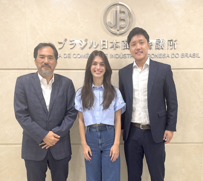 Itau BBAのRicardo Shikataリレーションシップマネージャー並びにIsabelle Hyppólito新事業責任者が訪問