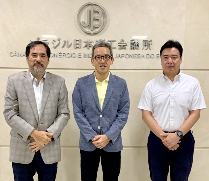 ジェトロサンパウロ事務所の井上徹哉所長と宮本敏央次長が訪問